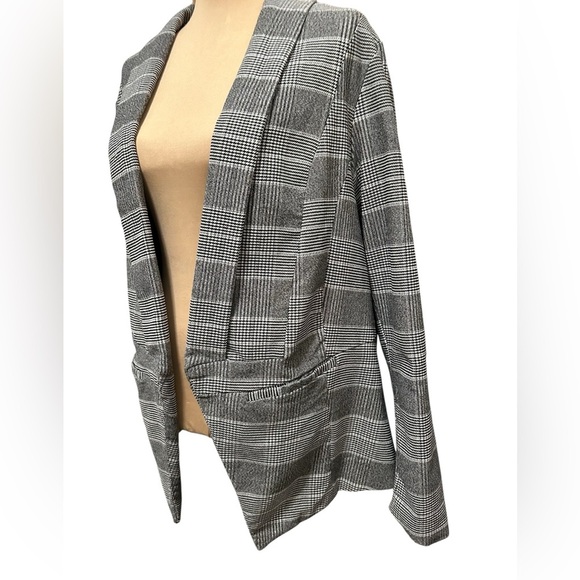 Torrid Black Plaid Houndstooth Cutaway Stretch Blazer Torrid Size 4 = US 4X 26W. - Picture 4 of 15